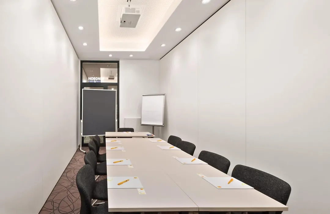 Super 8 By Wyndham Munich City North-1